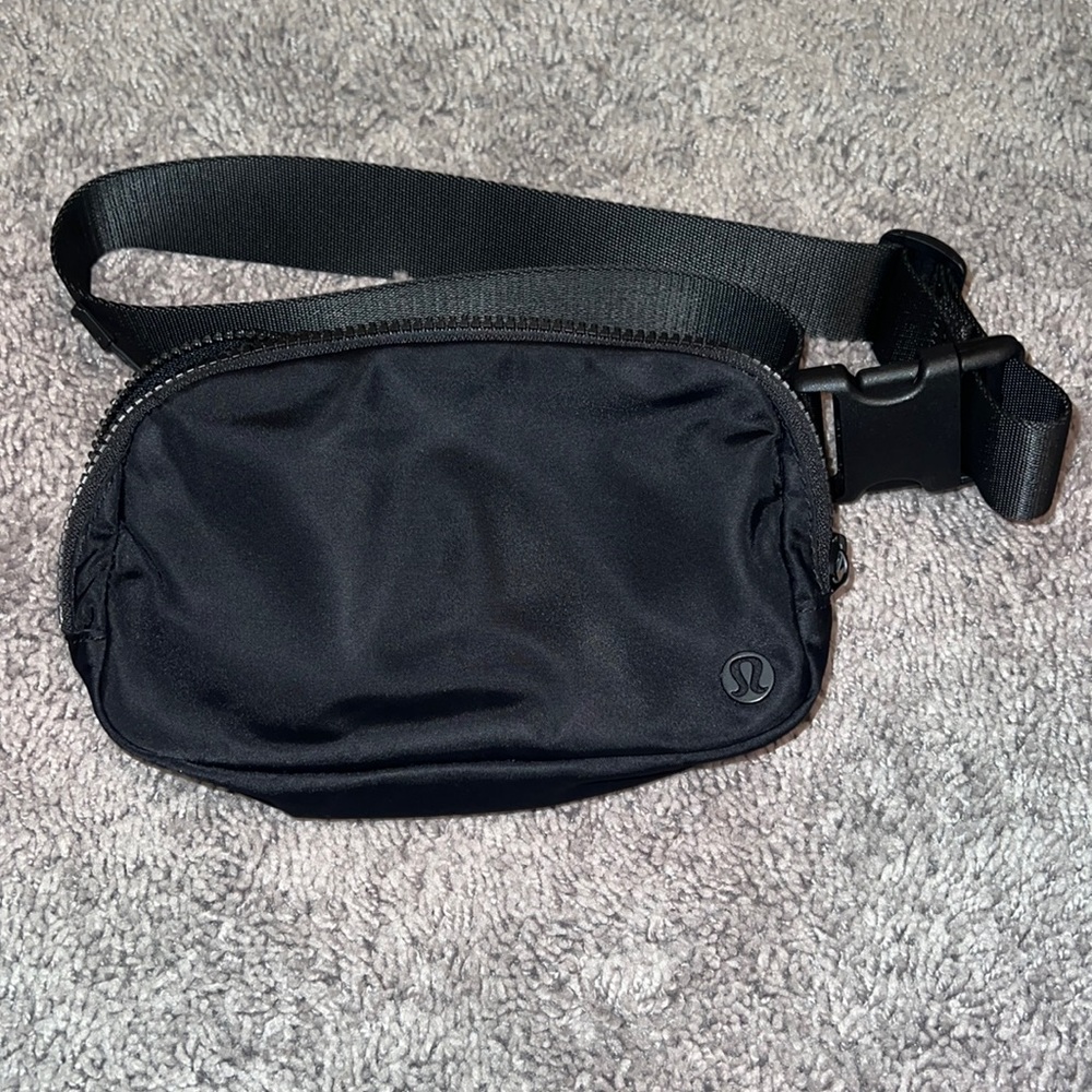 Lululemon belt bag